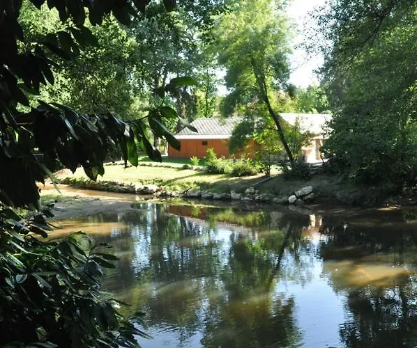 Le Pavillon Du Lac *