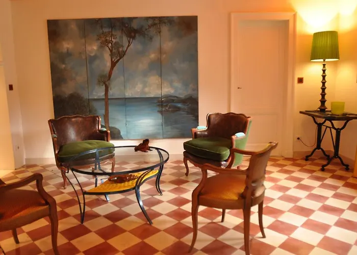 Le Pavillon Du Lac *